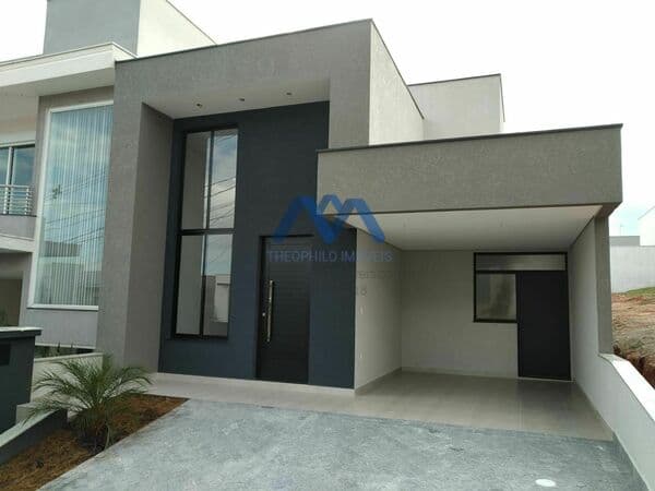 Excelente Casa Novíssima em Condomínio
