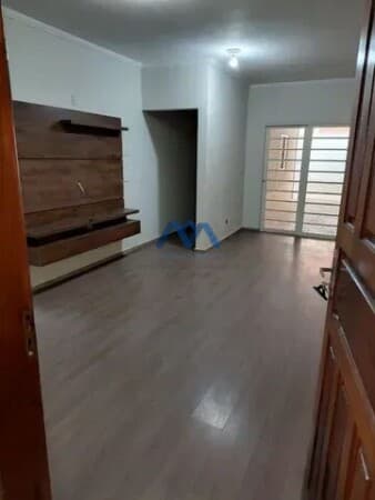Linda Casa Térrea à Venda no Bairro Wanel Ville V