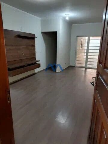 Linda Casa Térrea à Venda no Bairro Wanel Ville V