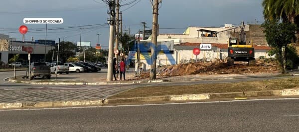 EXCELENTE ÁREA COMERCIAL!