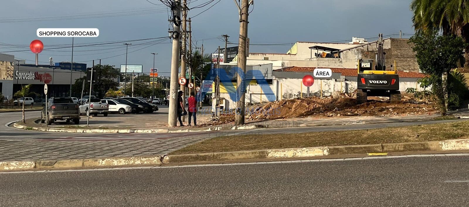 EXCELENTE ÁREA COMERCIAL!