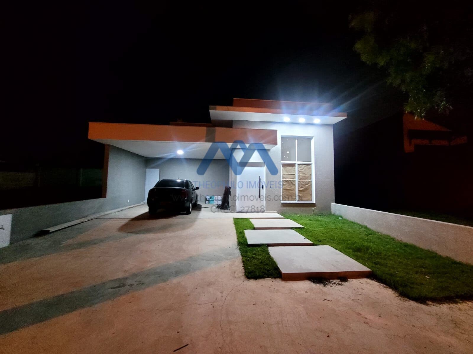 Linda Casa Térrea à venda em Condomínio