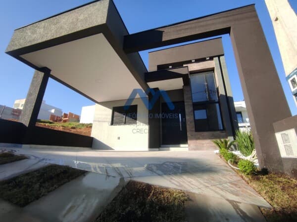 Linda Casa Térrea em Condomínio