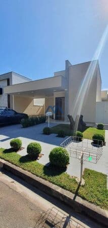 Linda Casa Alto Padrão à Venda