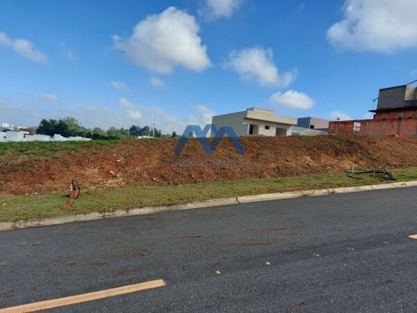 EXCELENTE TERRENO NO CONDOMÍNIO SUNLAKE!