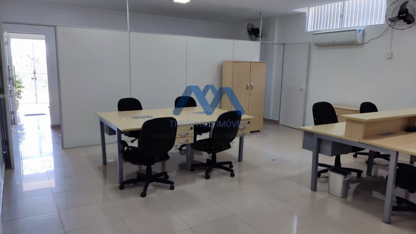 Excelente Sobrado Comercial e Residencial à Venda - Bairro Wanel Ville!