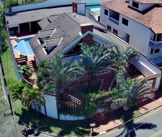 Belíssima Casa Alto Padrão à Venda