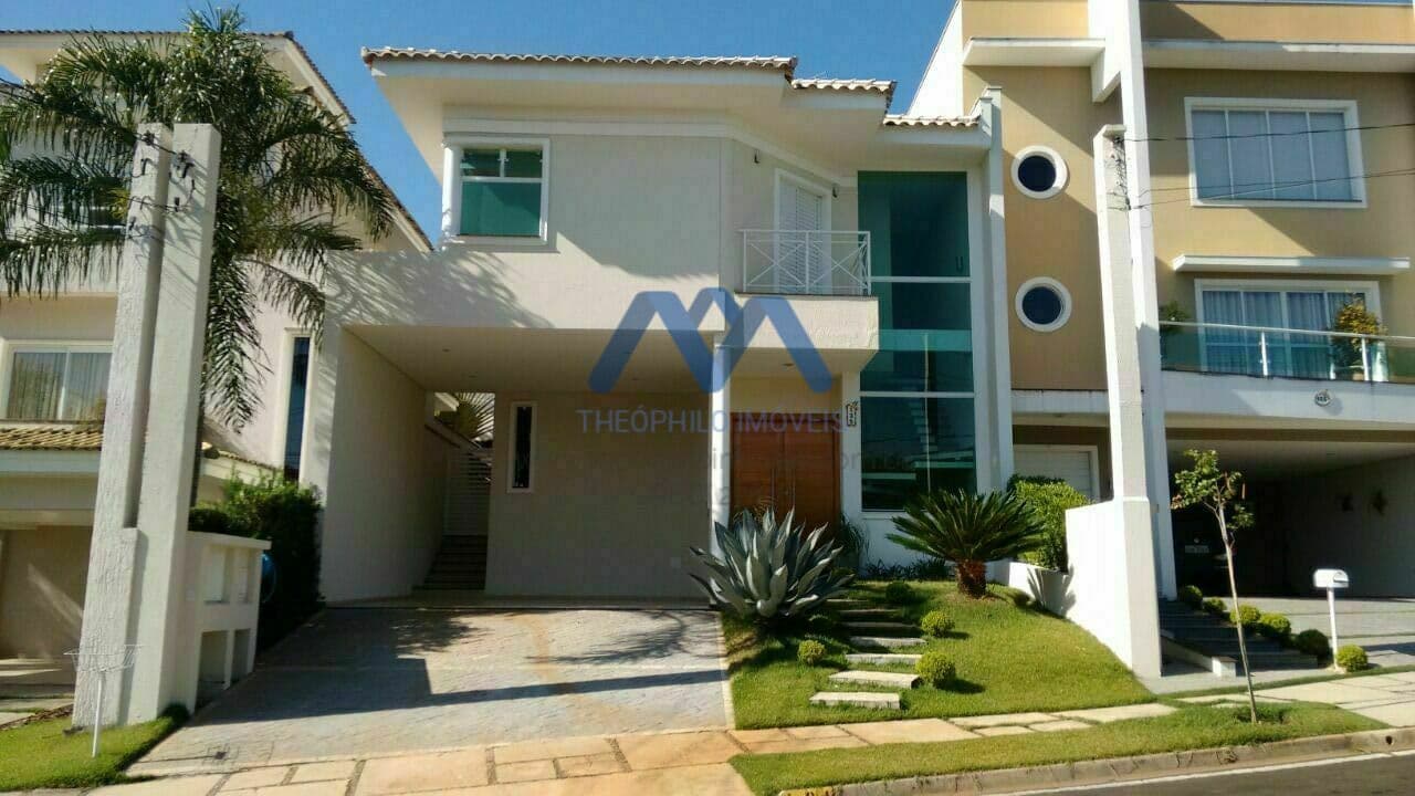 Casa Alto Padrão em Condomínio