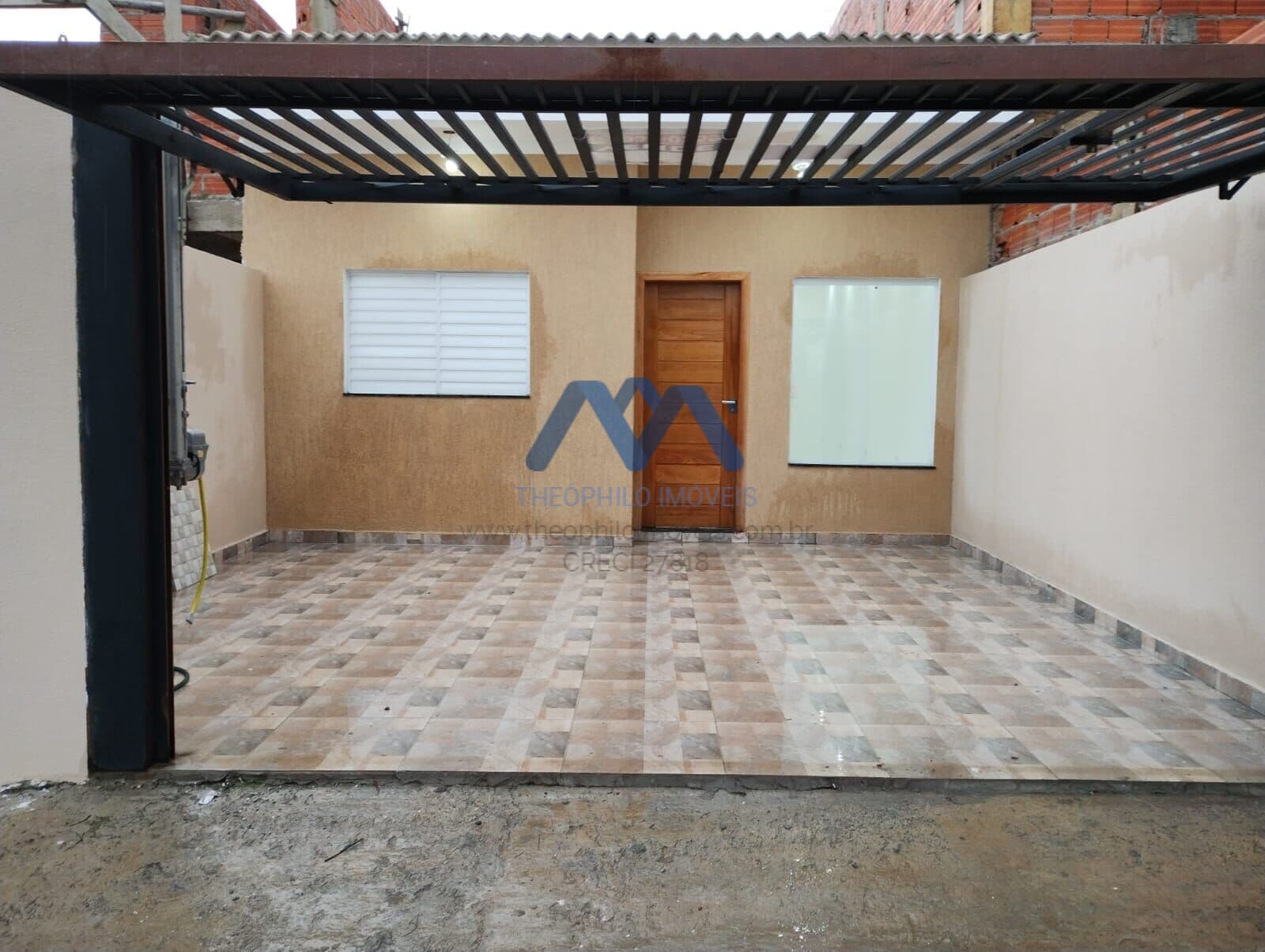 CASA À VENDA, PRONTA PARA MORAR!