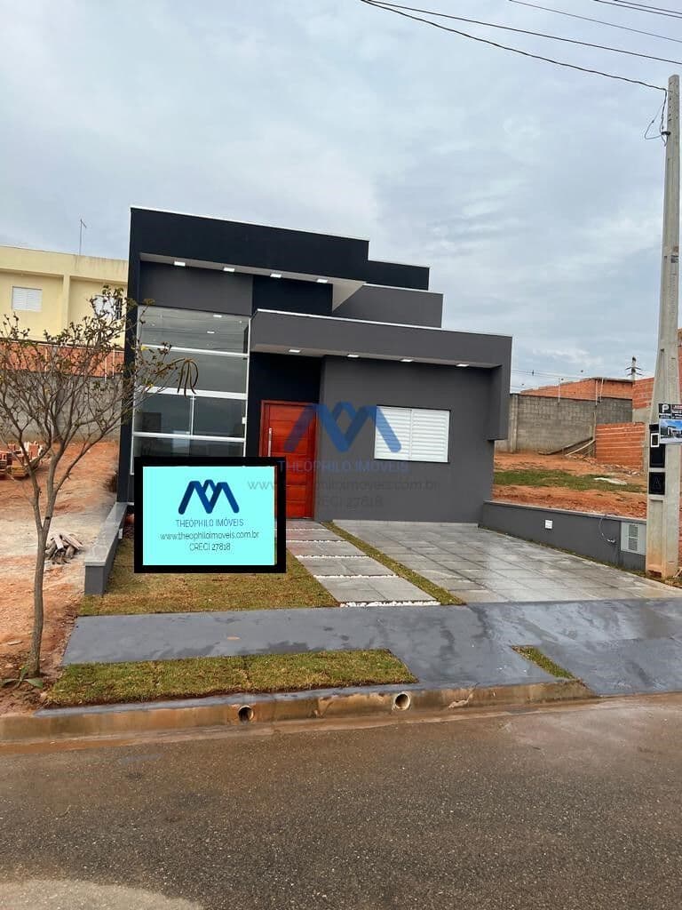 Belíssima Casa Térrea à Venda em Condomínio