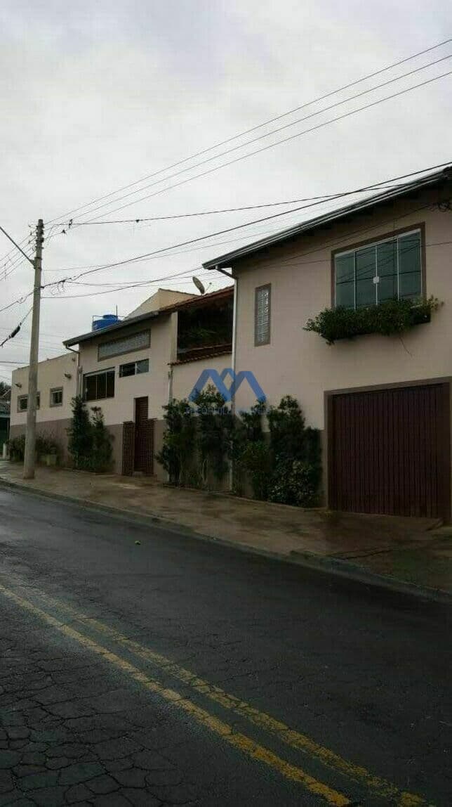 Casa com Salão Comercial à venda
