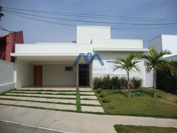 Linda Casa Alto Padrão à Venda em Condomínio