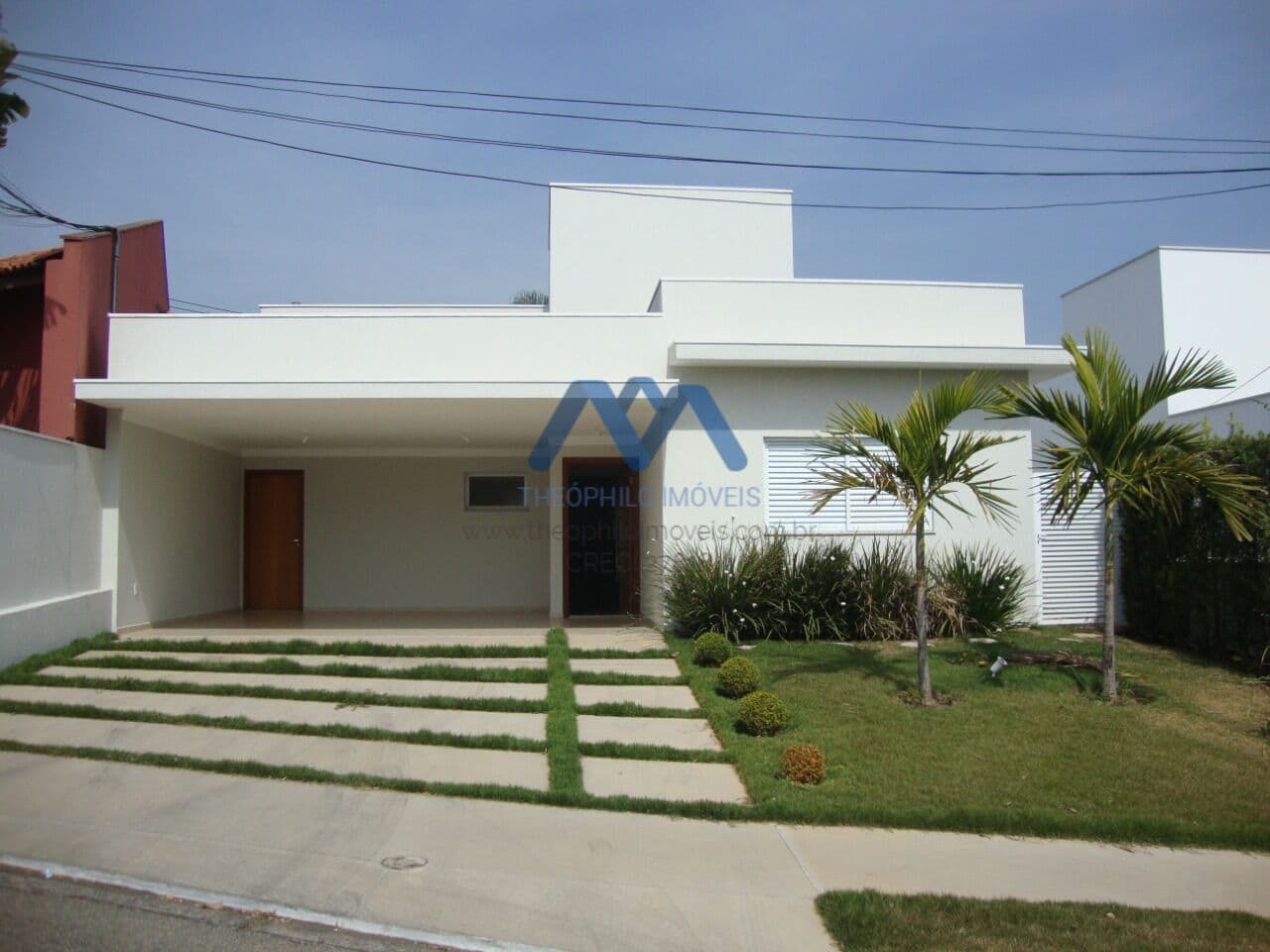Linda Casa Alto Padrão à Venda em Condomínio
