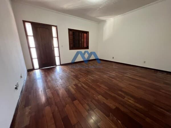 EXCELENTE SOBRADO COM 2 SUÍTES!