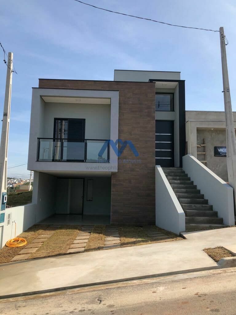 Belíssima Casa em Condomínio à Venda