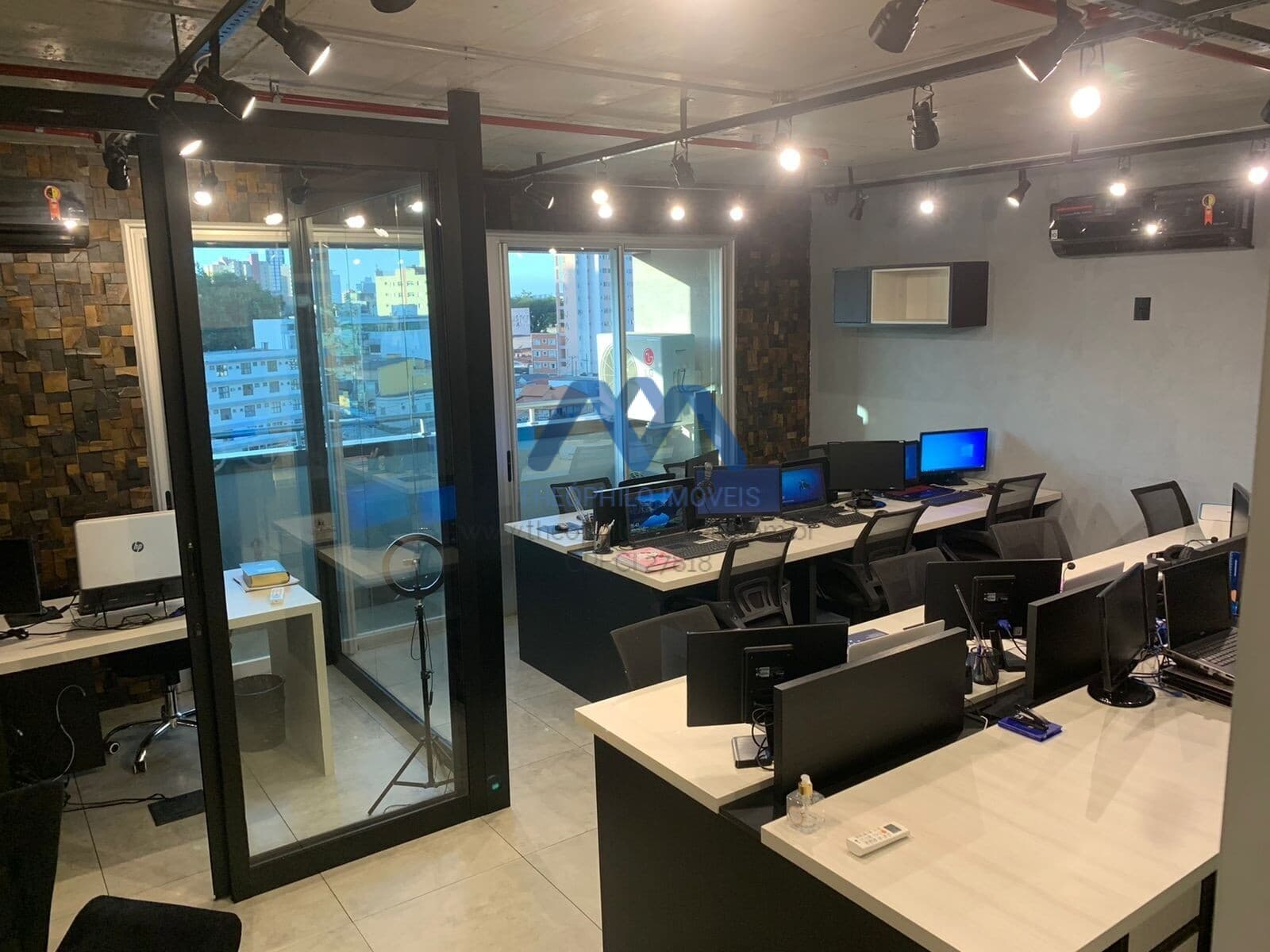 Belíssima Sala Comercial para Venda no Edifício Boulevard Alavanca Business - 49m²