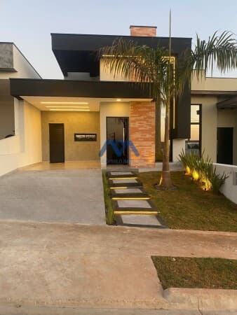 Lindíssima Casa à Venda no Condomínio Villagio Ipanema I