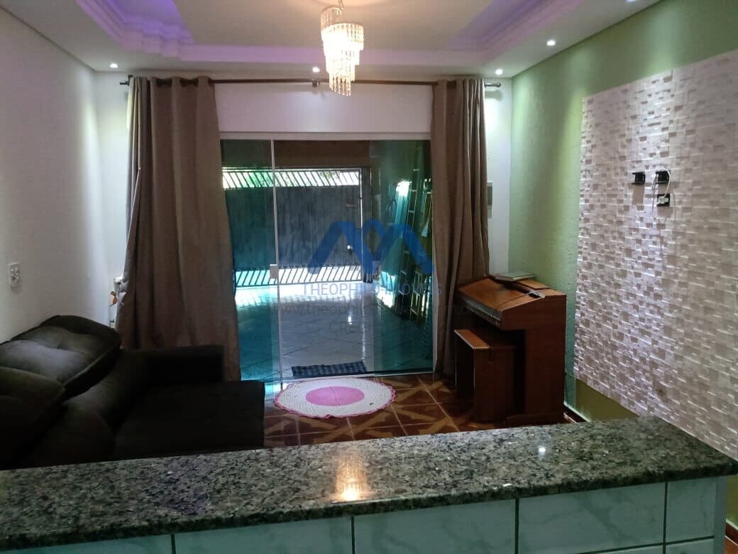 Linda Casa à Venda no Bairro Jardim Nilton Torres