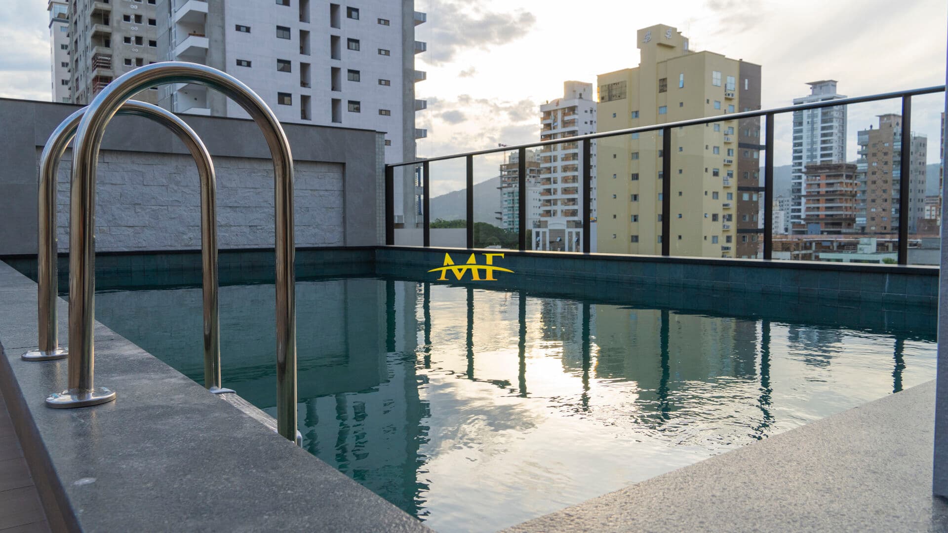 Apartamento em Itapema - Meia Praia