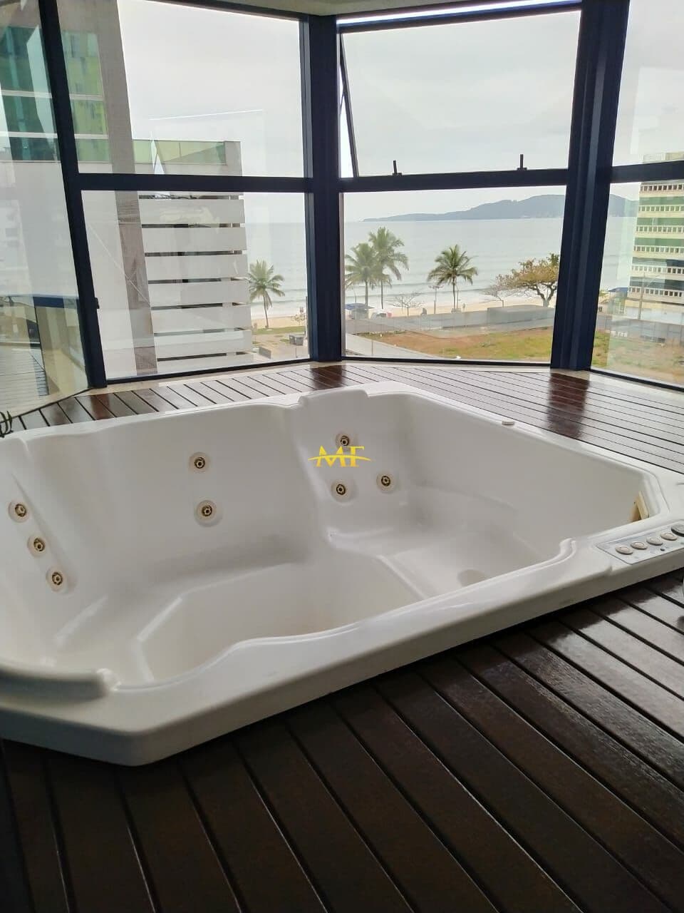 Apartamento em Itapema - Meia Praia