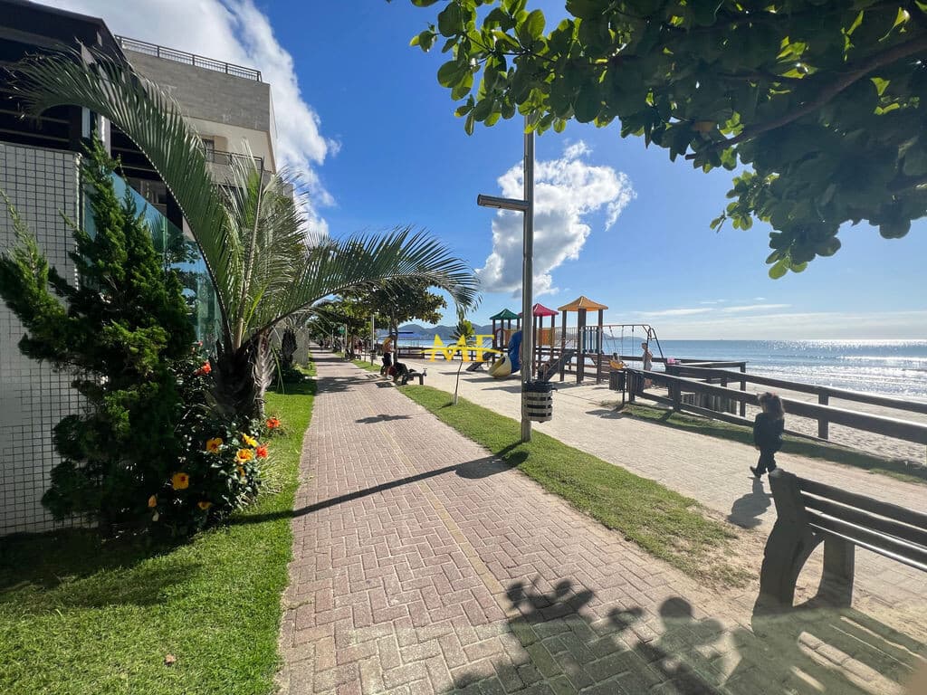 Apartamento Frente Mar Alto Padrão