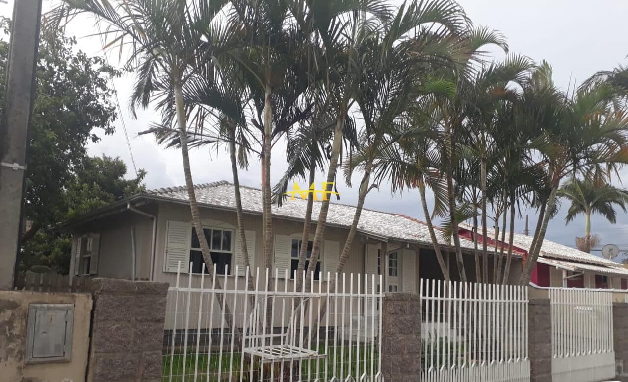 Casa Padrão SEMIMOBILIADA