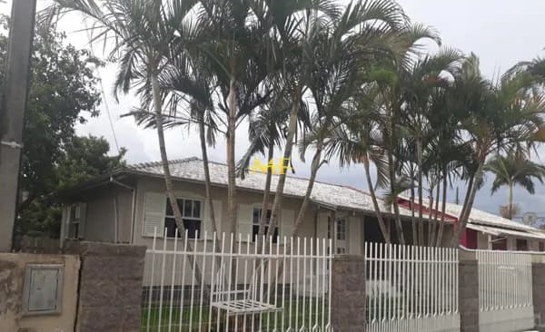 Casa Padrão SEMIMOBILIADA