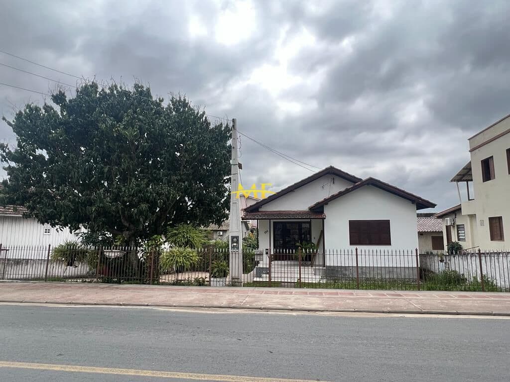 Terreno + Casa de Alvenaria