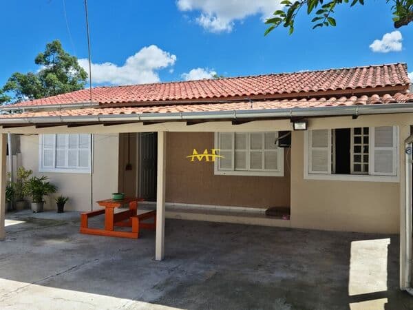 Terreno com duas casas