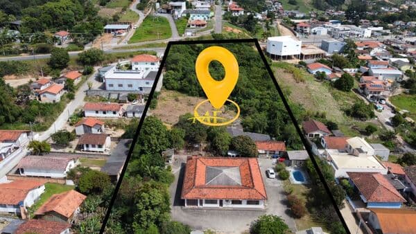 Terreno urbano com 7.662 m²
