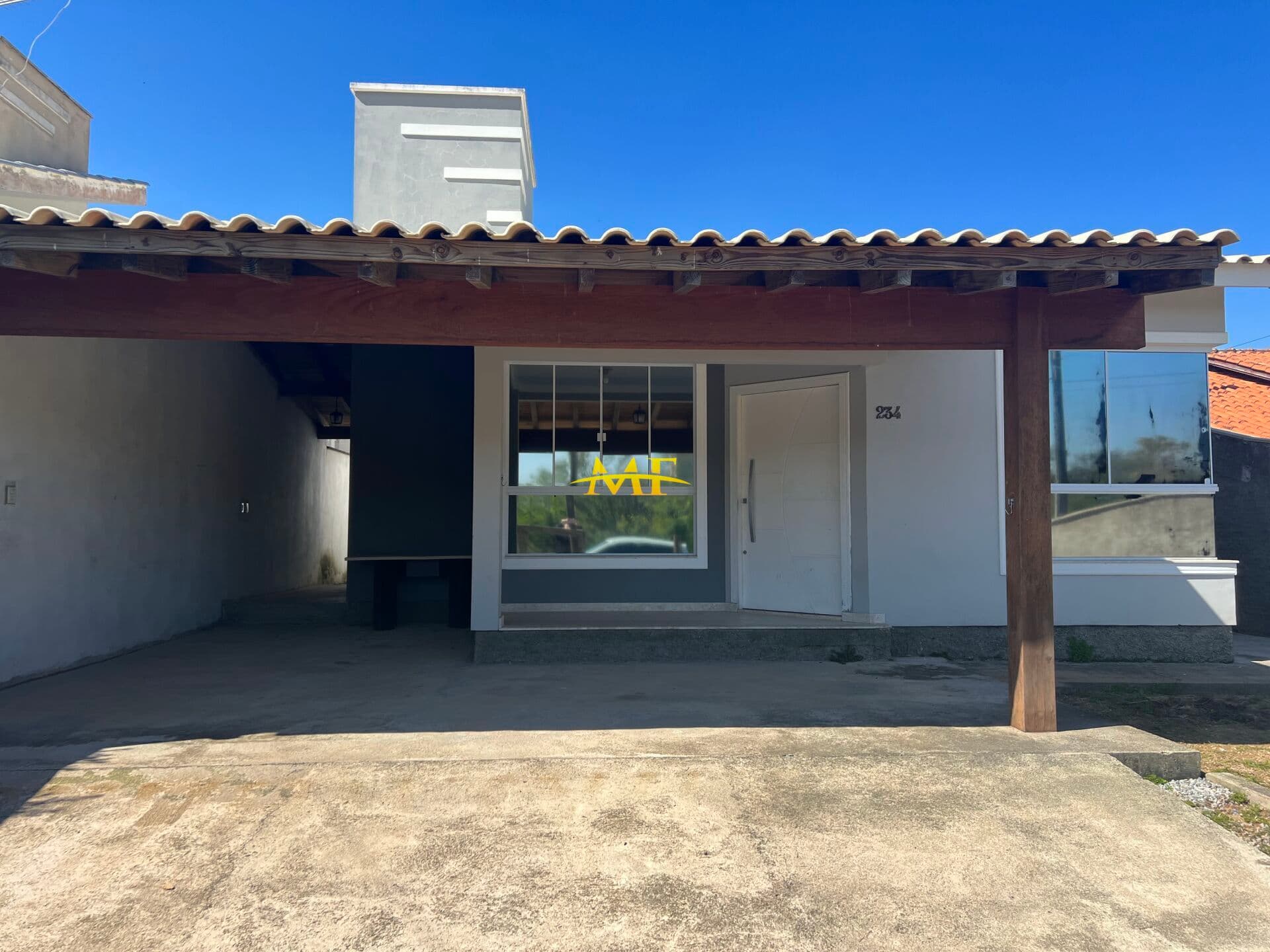 Casa em Capivari de Baixo - Santa Lúcia