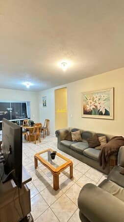 Ótimo apartamento semimobiliado