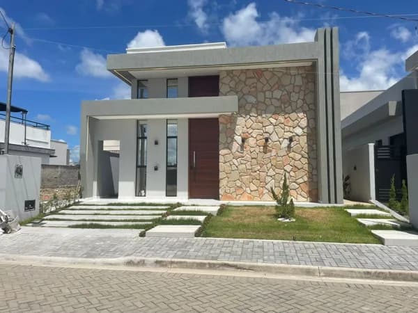 Belíssima Casa em Condomínio Fechado!!