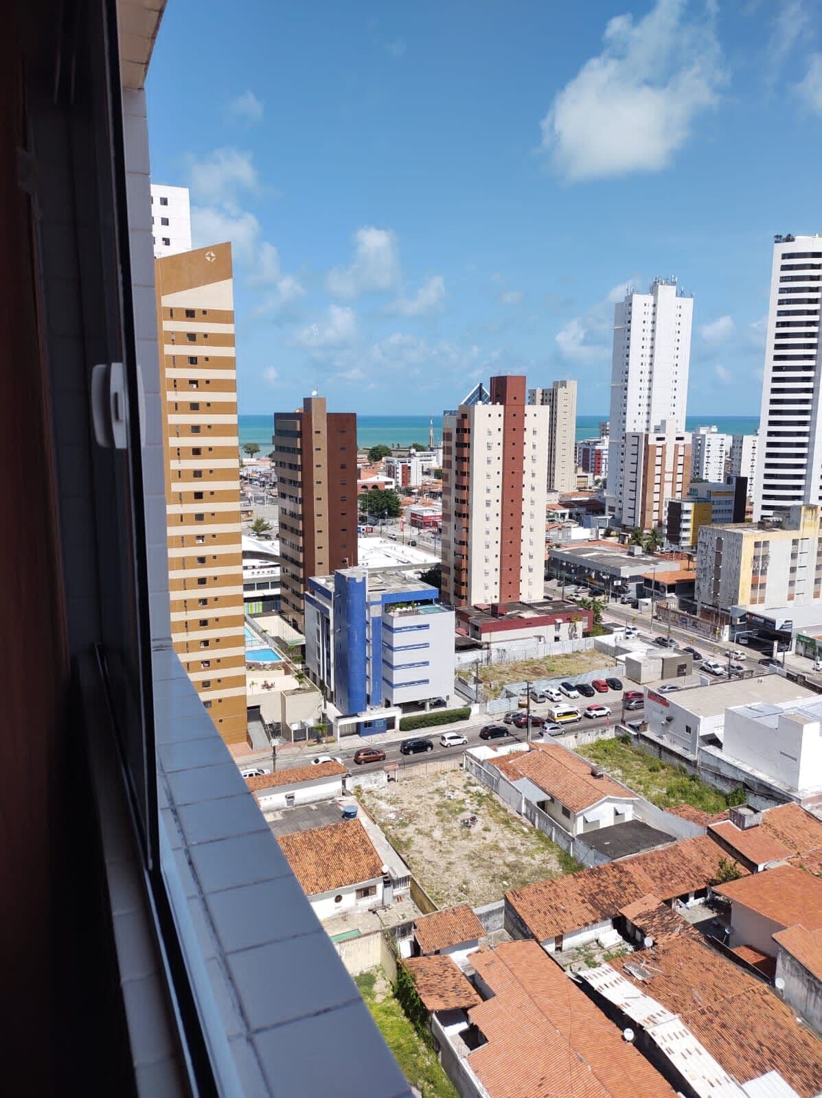 A poucos metros da Ruy Carneiro, com área de lazer completa! Andar alto