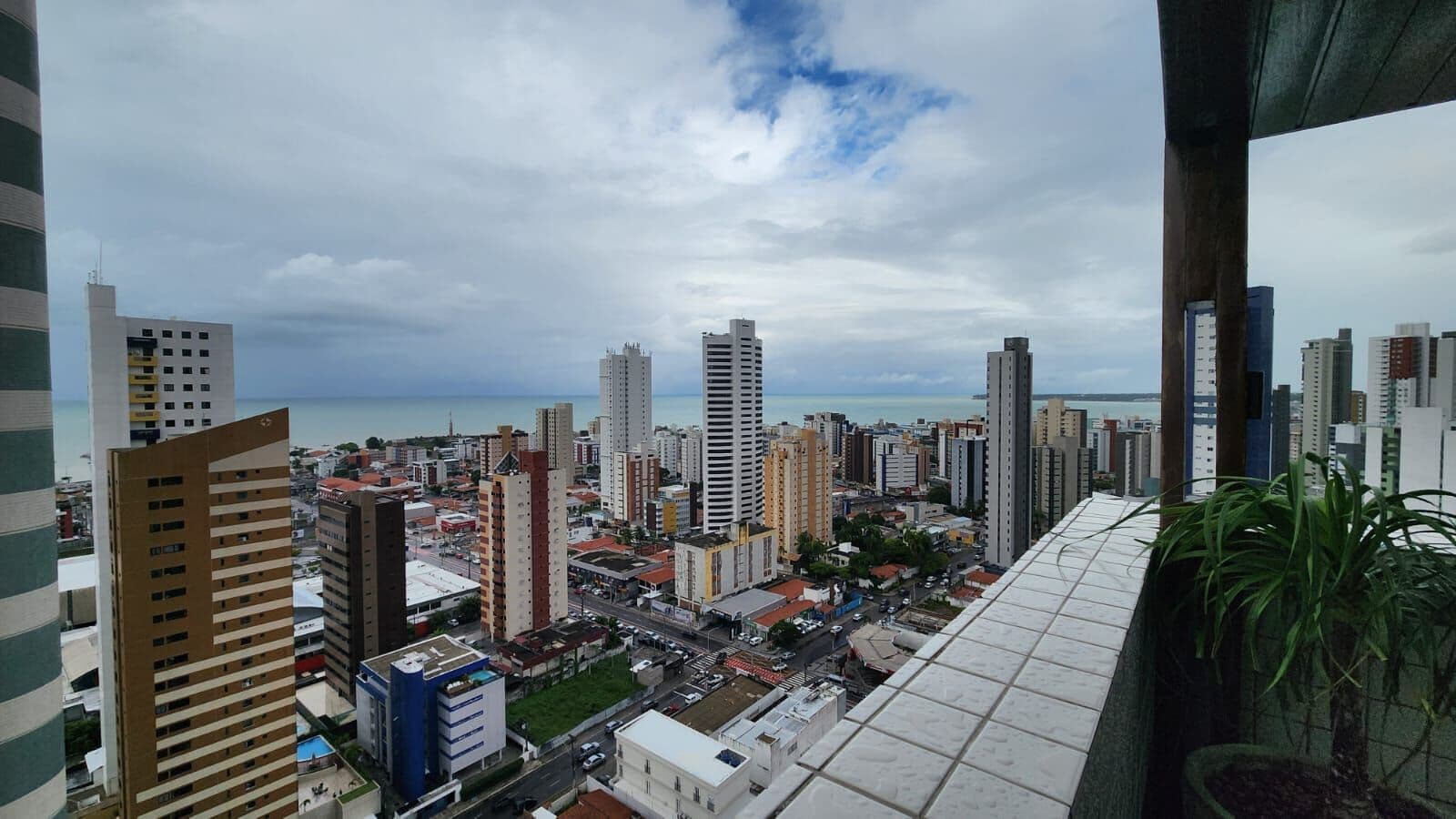 Em andar alto com vista para o mar de Manaíra!