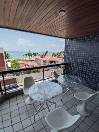 A uma quadra do mar! 5 suítes, com vista definitiva!