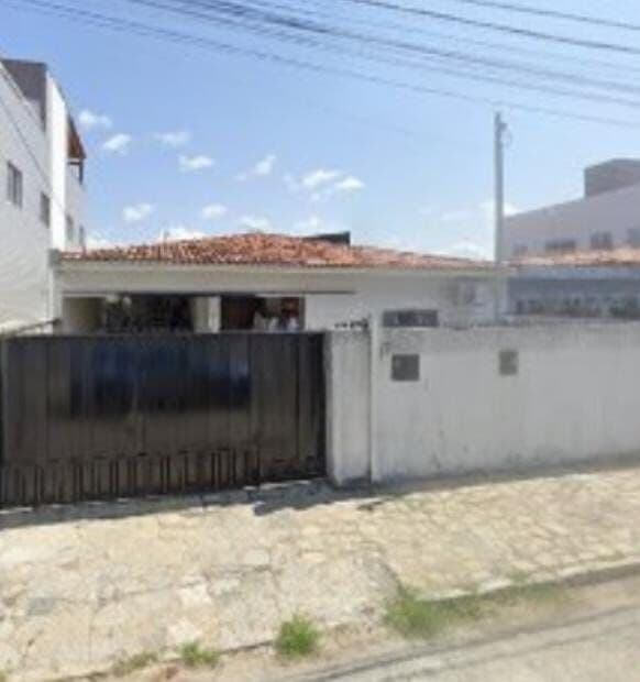 Casa em Mangabeira 2, ótima localização!!!
