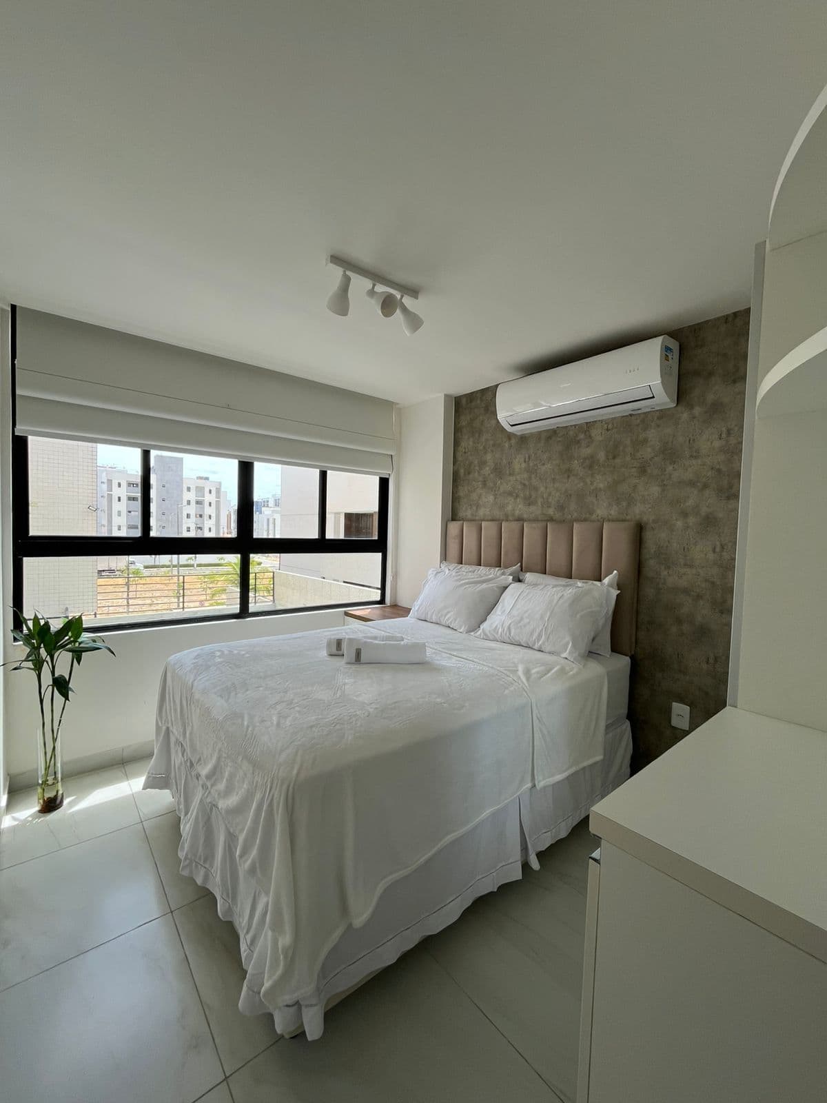 Studio porteira fechada em ótima localização em Intermares!!!!