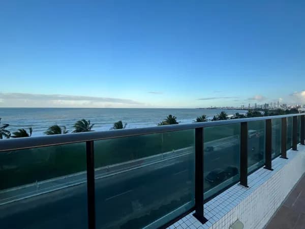 Na beira mar de Intermares com vista definitiva e área de lazer completa!
