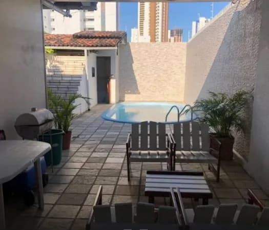 Casa no coração do Miramar, com piscina!!!