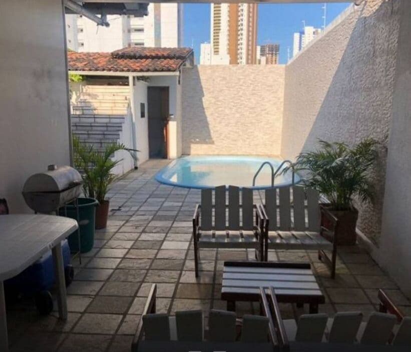 Casa no coração do Miramar, com piscina!!!