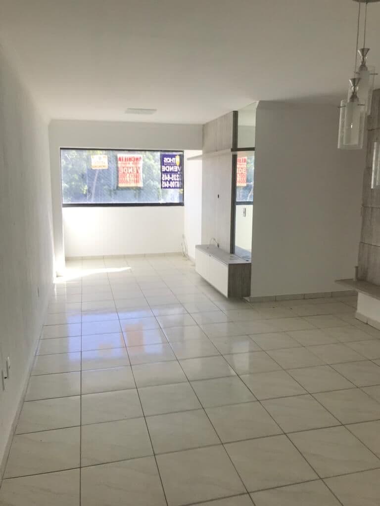 Em ótima localização na Torre, com elevador e varanda!!