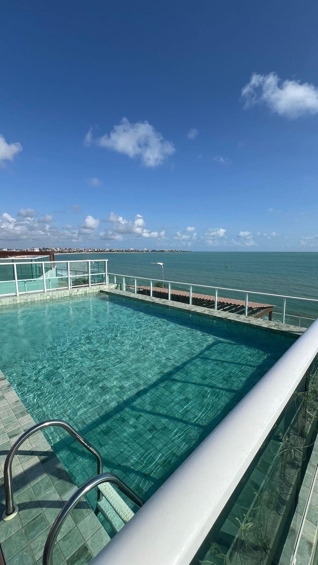 Apartamento Beira Mar do Bessa em localização exclusiva para quem procura qualidade de vida e conforto!
