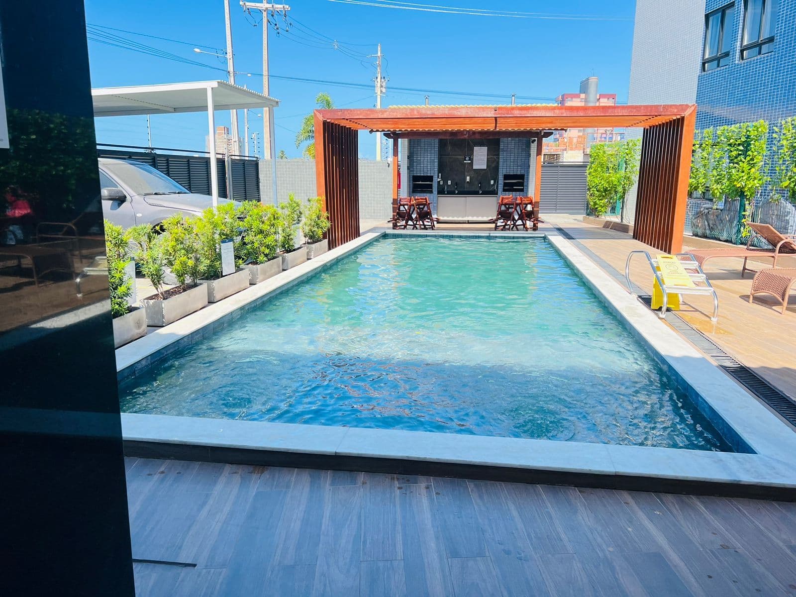 Com 3 quartos, a 400 metros da praia do Poço!!