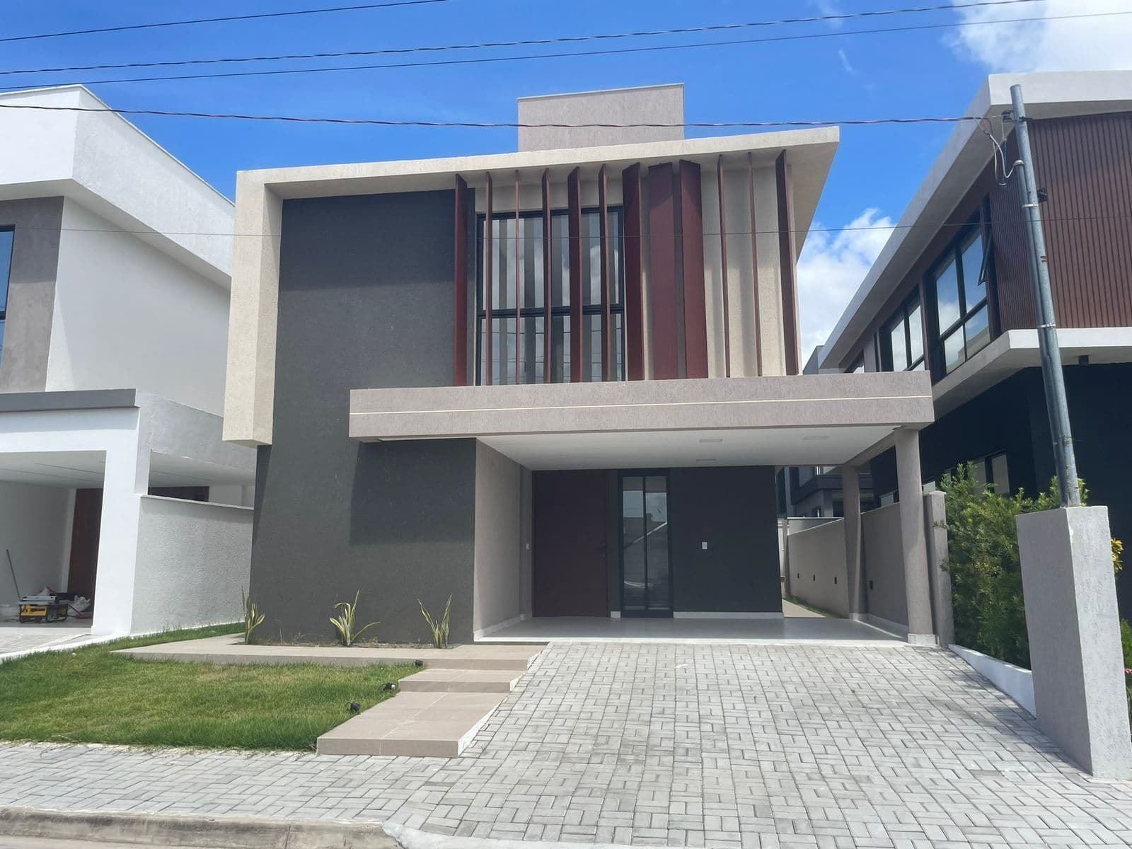 Bela Casa Duplex com Piscina no Sunville!!