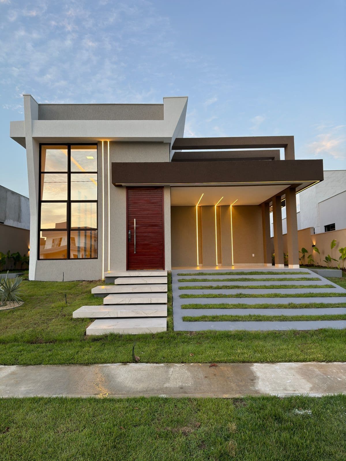 Linda casa no Alphaville PB, acabamento diferenciado!!!