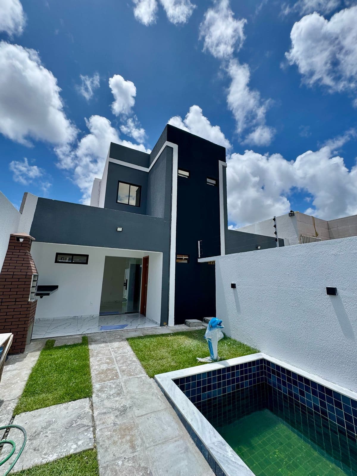 Bela Casa Com 3 Quartos E Piscina!!!