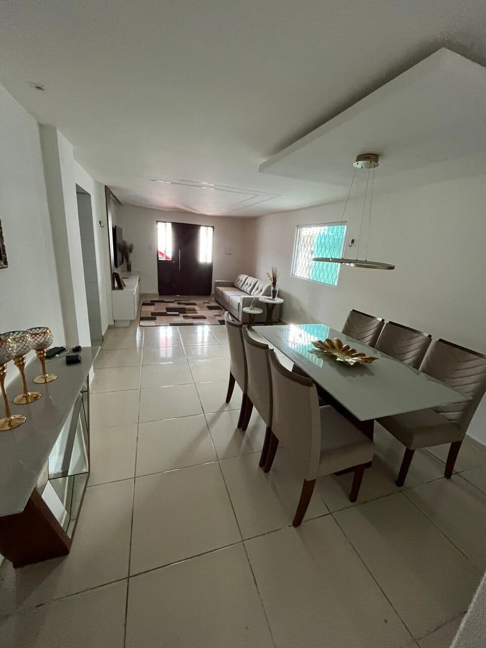 Bela Casa com 4 Quartos em Mangabeira!!