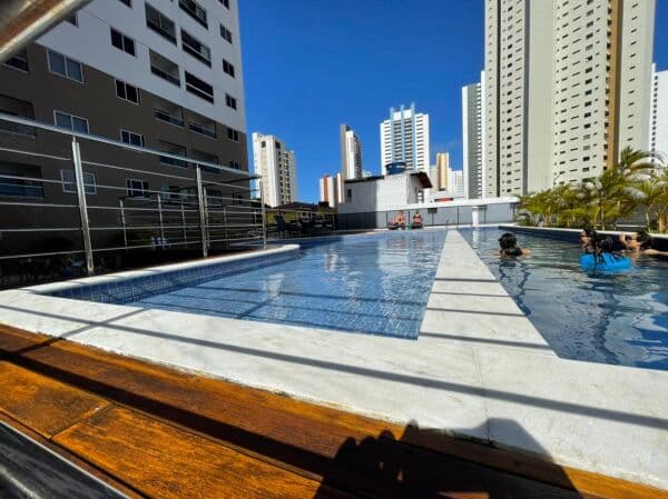Em andar alto, com área de lazer completa!!