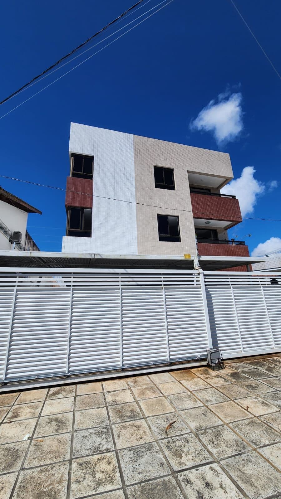 Apartamento já mobiliado em excelente localização no Bessa!!